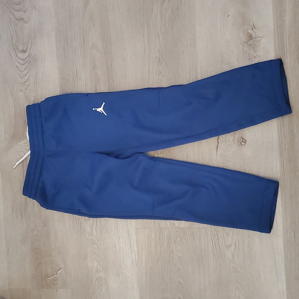 Boys Jordan joggers size 5-6